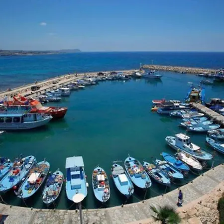 Rent Your Dream Holiday And Look Forward To Relaxing Beside Your Private Pool, 1313 וילה